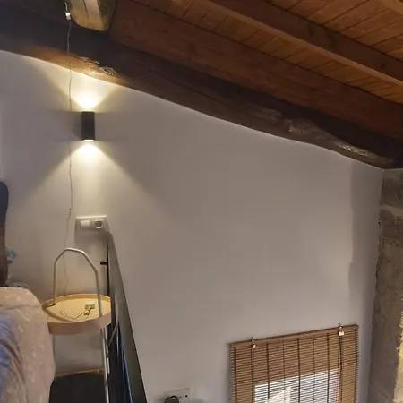 A Estrenar Construccion Tradicional En Pleno Corazon Da Ribera Sacra Apartman Celeiros
