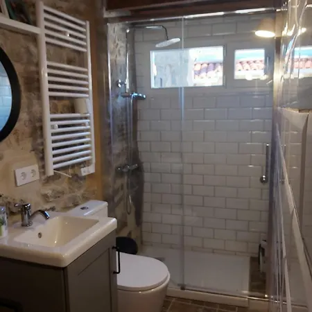 A Estrenar Construccion Tradicional En Pleno Corazon Da Ribera Sacra Apartman Celeiros