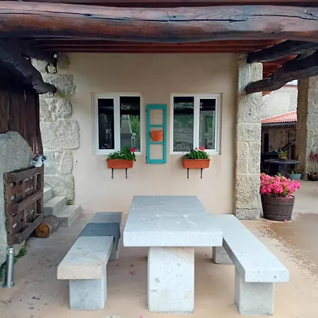 A Estrenar Construccion Tradicional En Pleno Corazon Da Ribera Sacra Celeiros