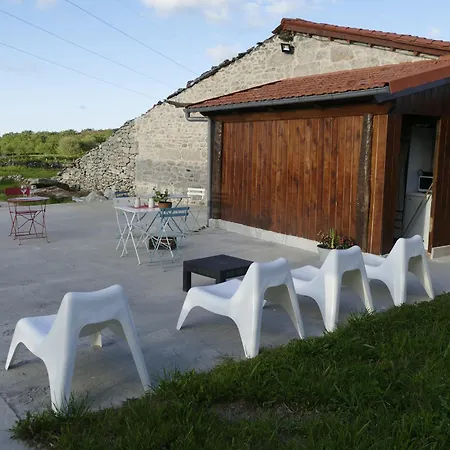 A Estrenar Construccion Tradicional En Pleno Corazon Da Ribera Sacra Apartman Celeiros