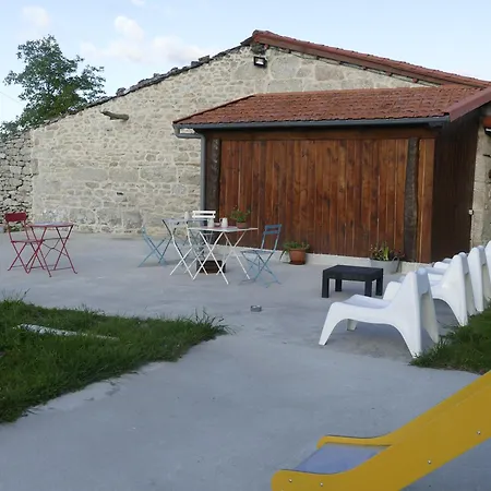 A Estrenar Construccion Tradicional En Pleno Corazon Da Ribera Sacra Celeiros